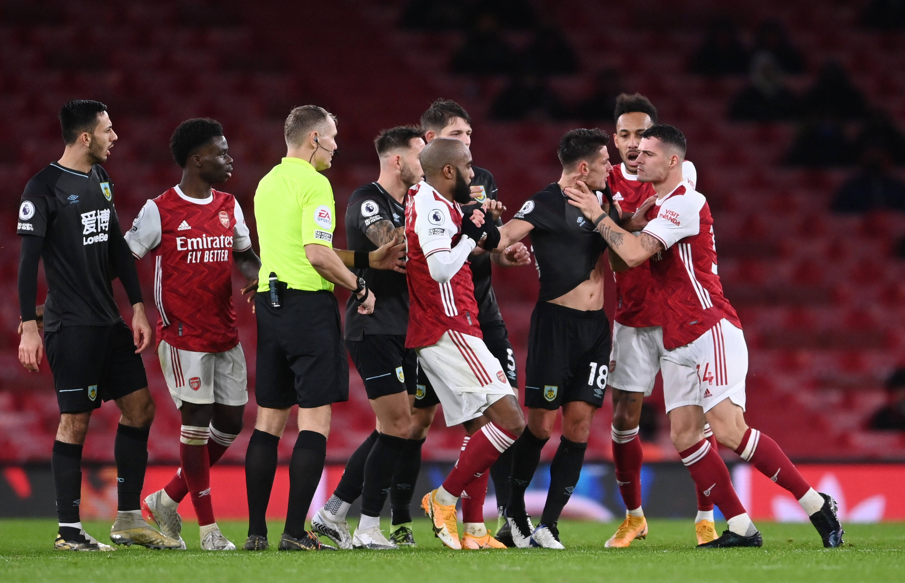 扭脚而导致 扭脚而导致